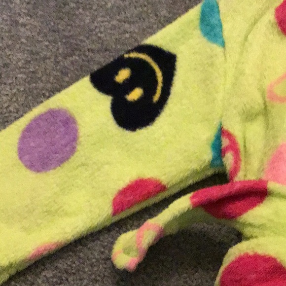 Peace and Hearts Robe - Picture 5 of 7